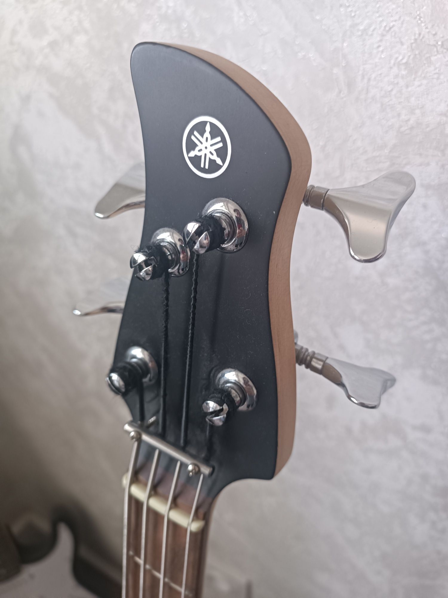 Бас гитара Yamaha Trbx 174