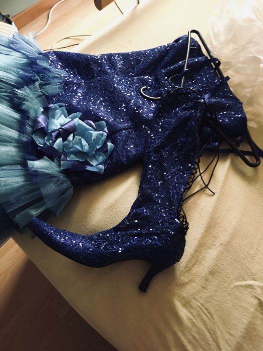 Абитуриентска рокля с ботуши