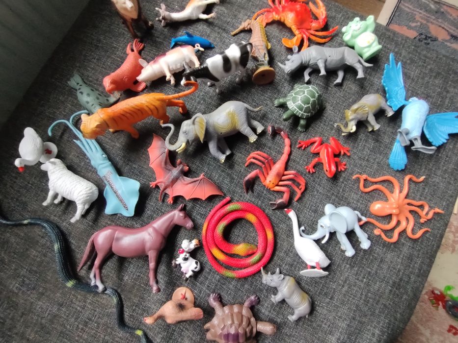 Сет различни животни / играчки