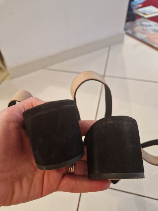 Vând pantofi femei.