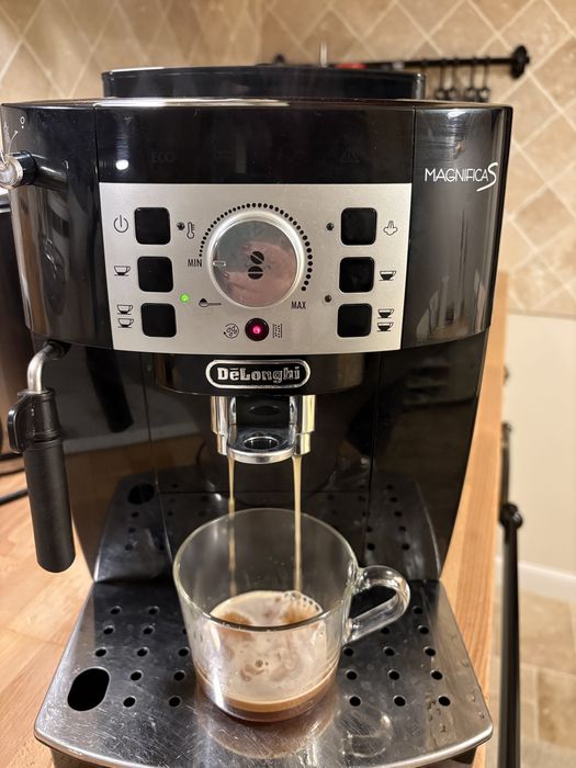 Masina de cafea DeLonghi Magnifica S