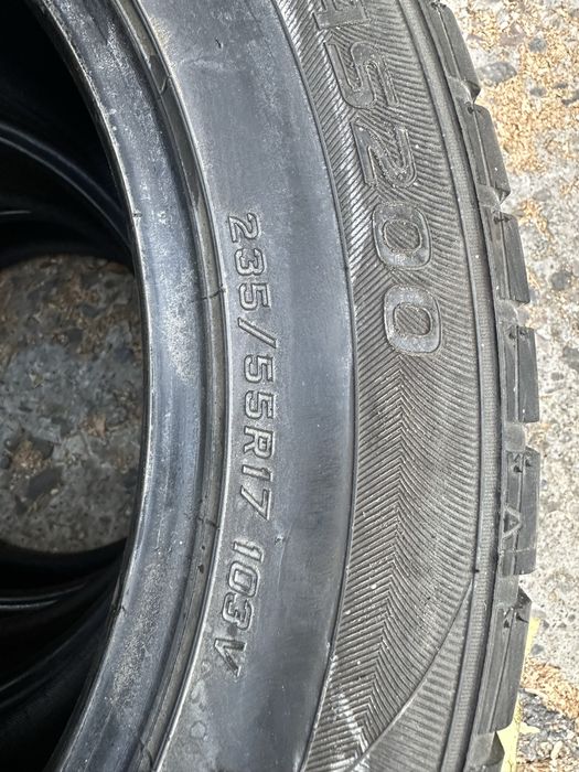235 55 17 зимни гуми 2 по 2 около 5-6 мм