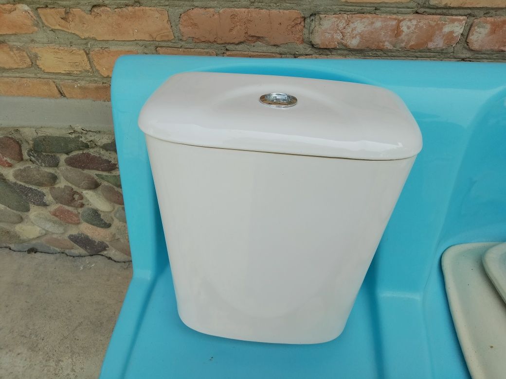 Продам бачок к унитазу и крышки к бачку