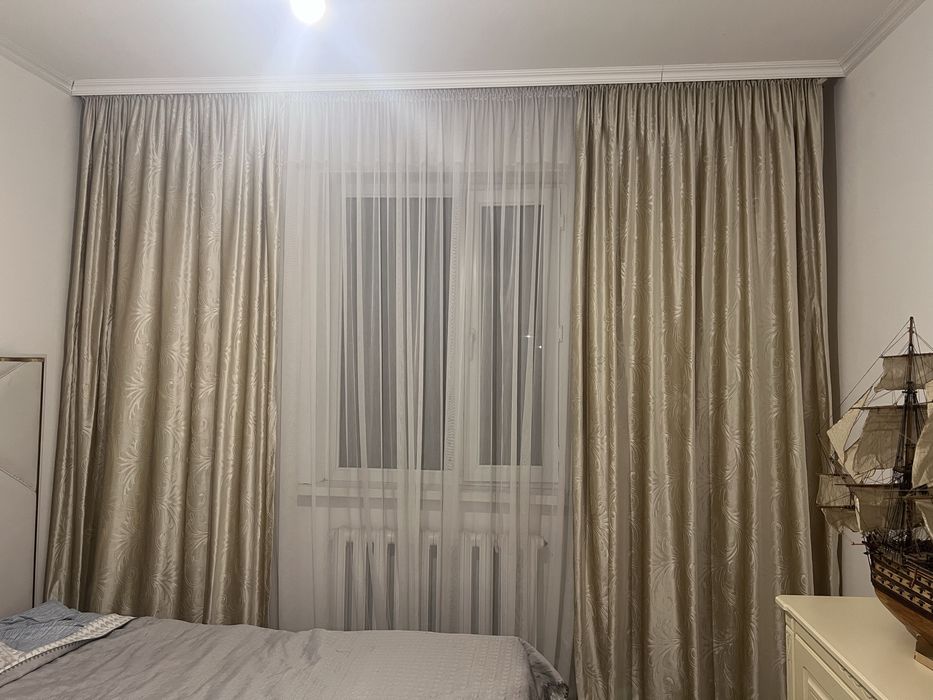 Продом шторы. 3,5 метра . В хорошем состоянии