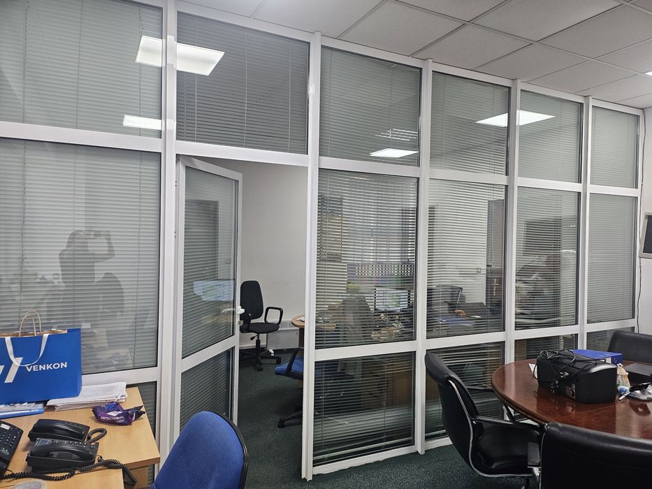 Перегородка из алюминиевого профиля