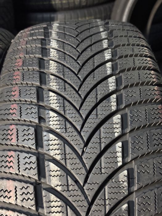 215/55R17 98V Maxxis  făcute în Taiwan DOT20 6-7mm stare foarte buna