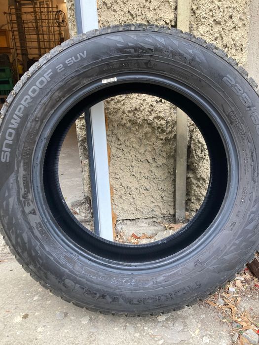 Комплект зимни гуми Nokian Snowproof 2 SUV 235/60/18 на 400-500 км