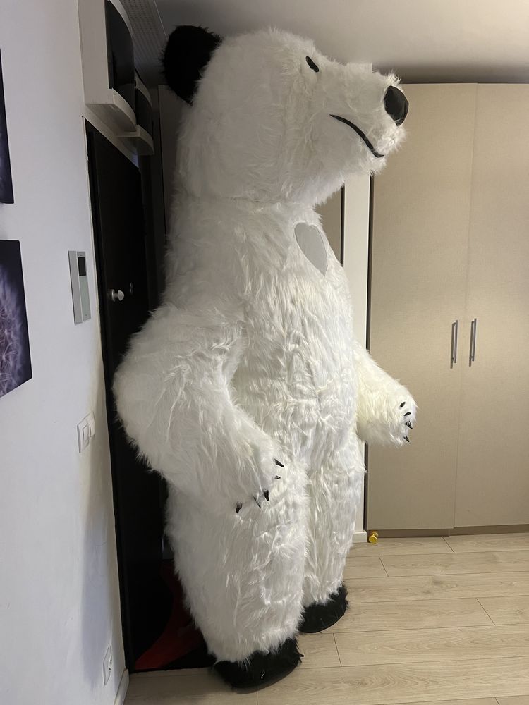 Mascota gonflabila urs alb-negru 2.6 m cu baterie inclusa de 2 ore