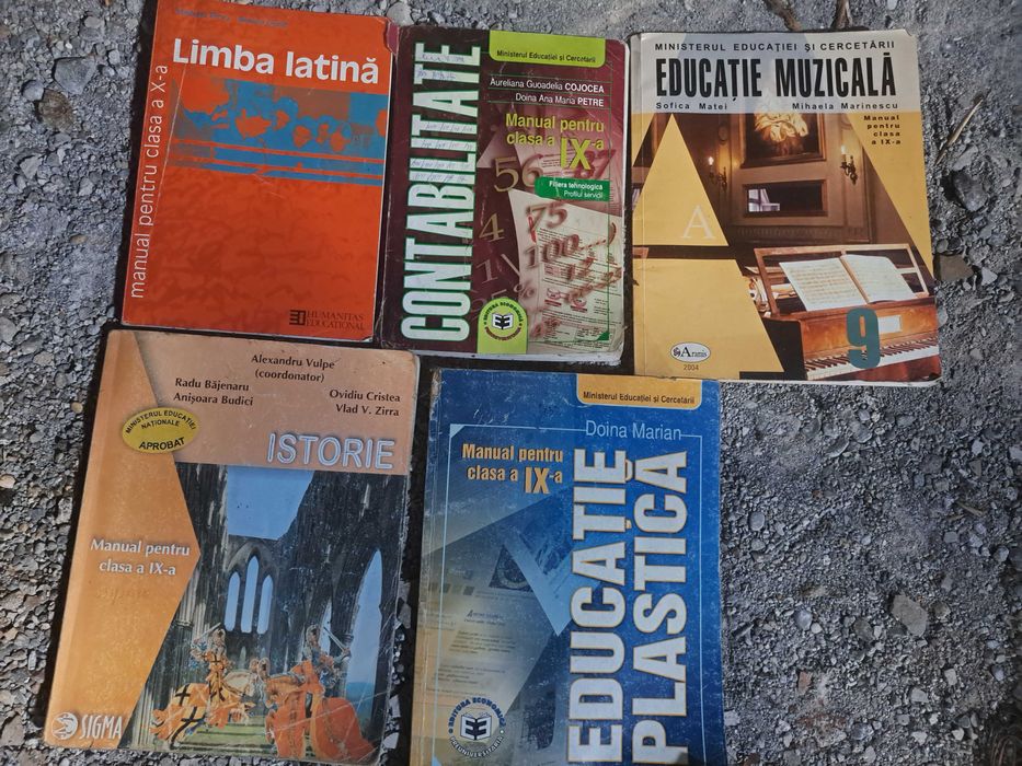 Manuale scolare diferite materii