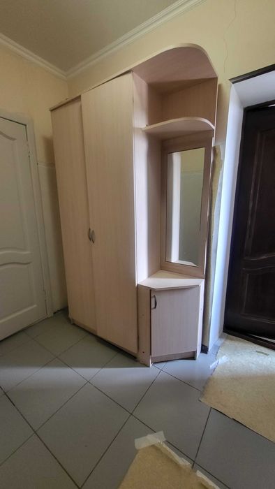 Прихожий шкаф продам