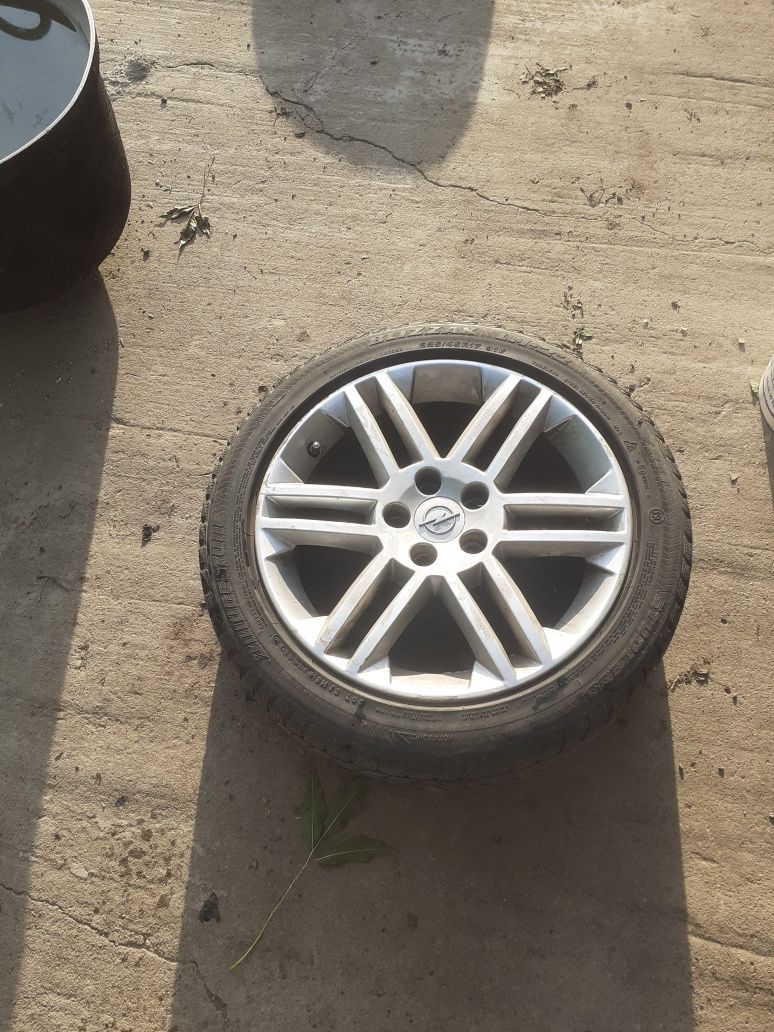Vând jante cu anvelope dimensiune 225/45R17 pentru opel vectra C