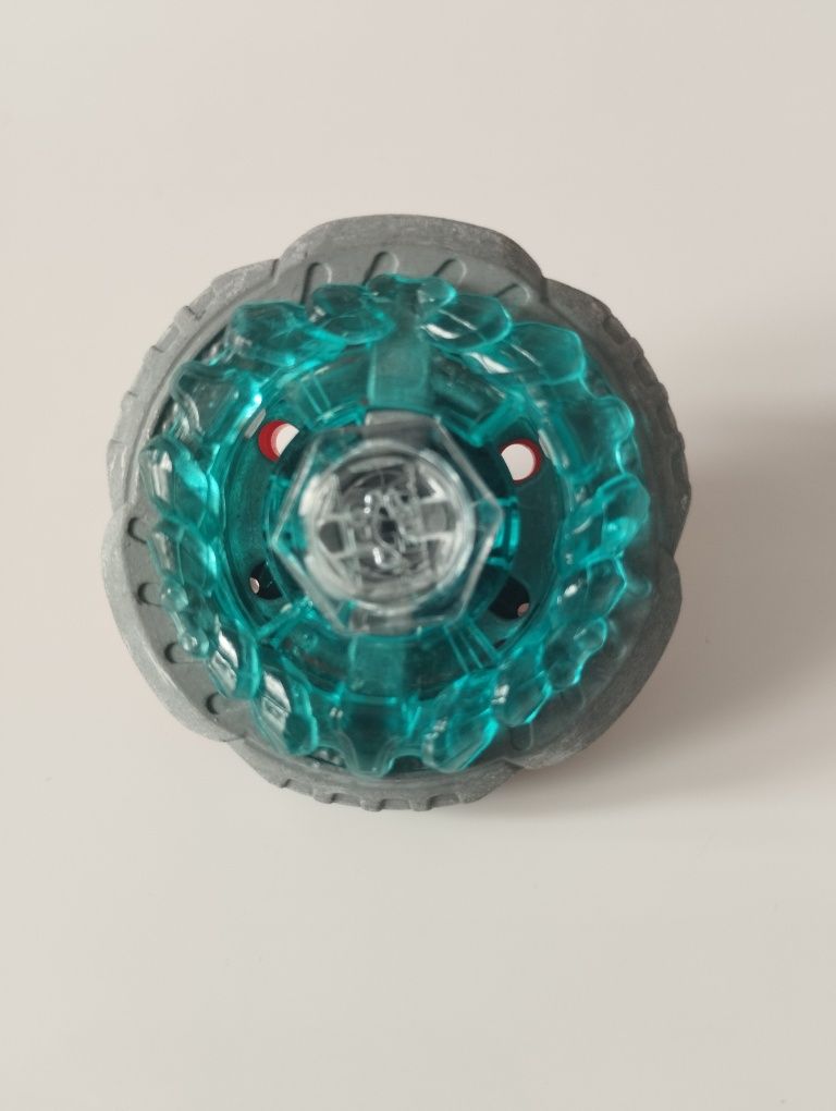 Vând Beyblade rock Arieș original takara tommy