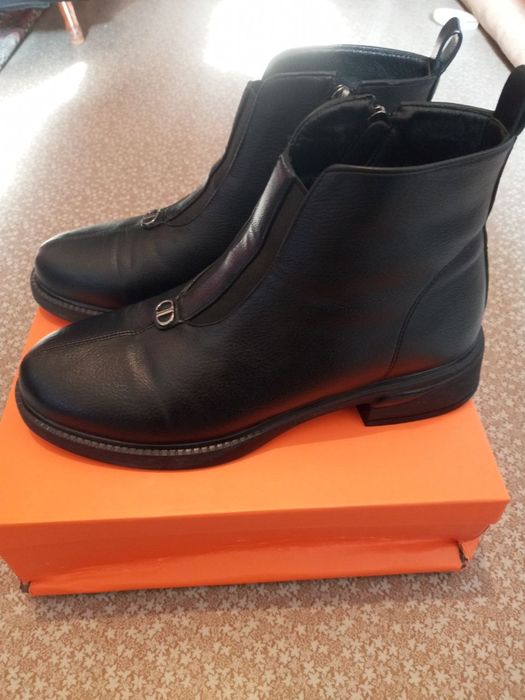 Продается сапоги черного цвета