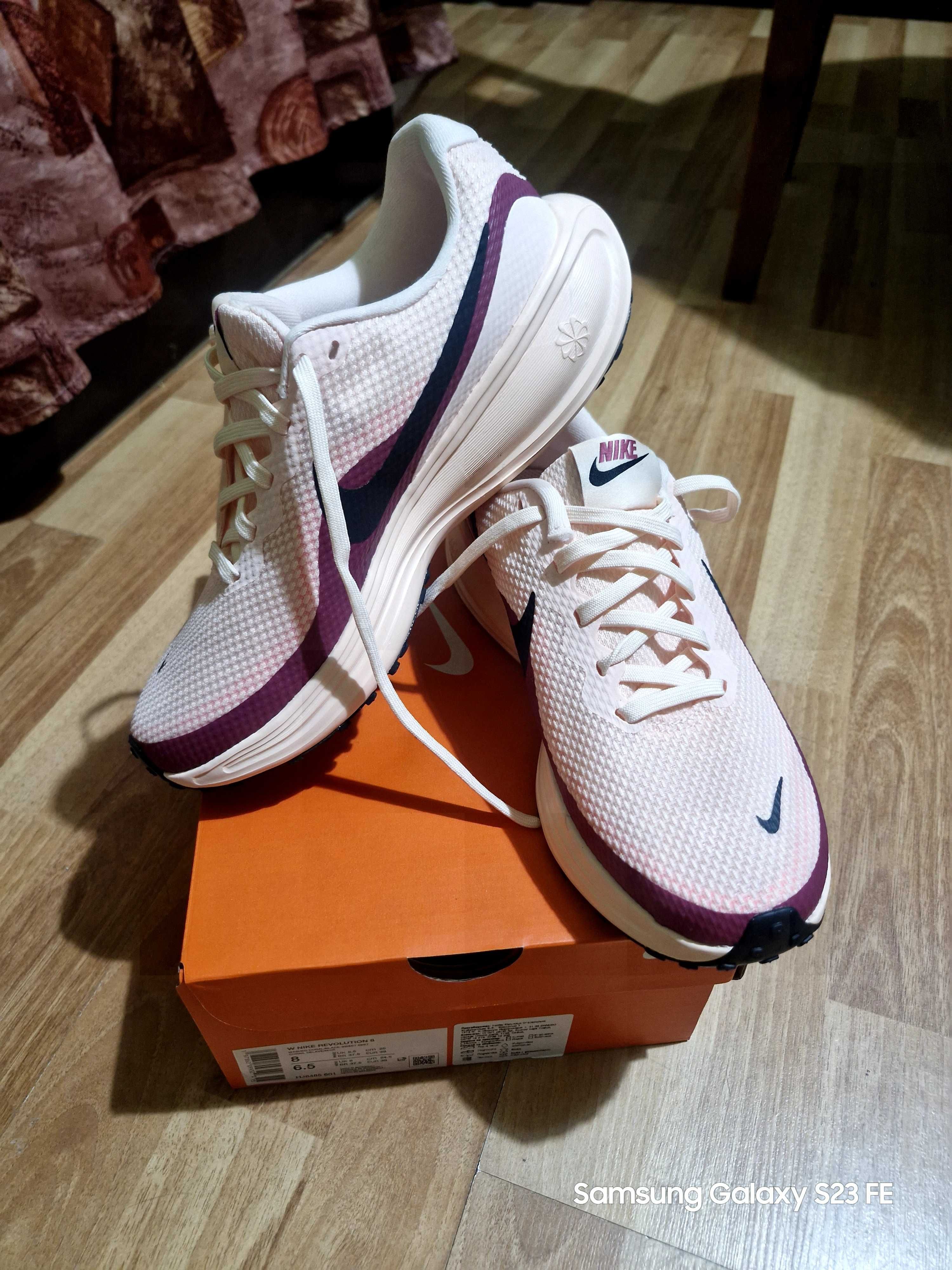 Дамски обувки Nike Revolution 8