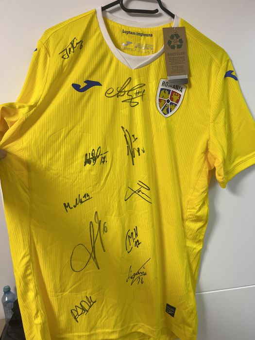 Tricouri echipa nationala de fotbal a Romanie cu autografe jucatorilor