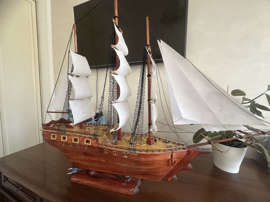 Продам корабль ручной работы дерево, коллекционный