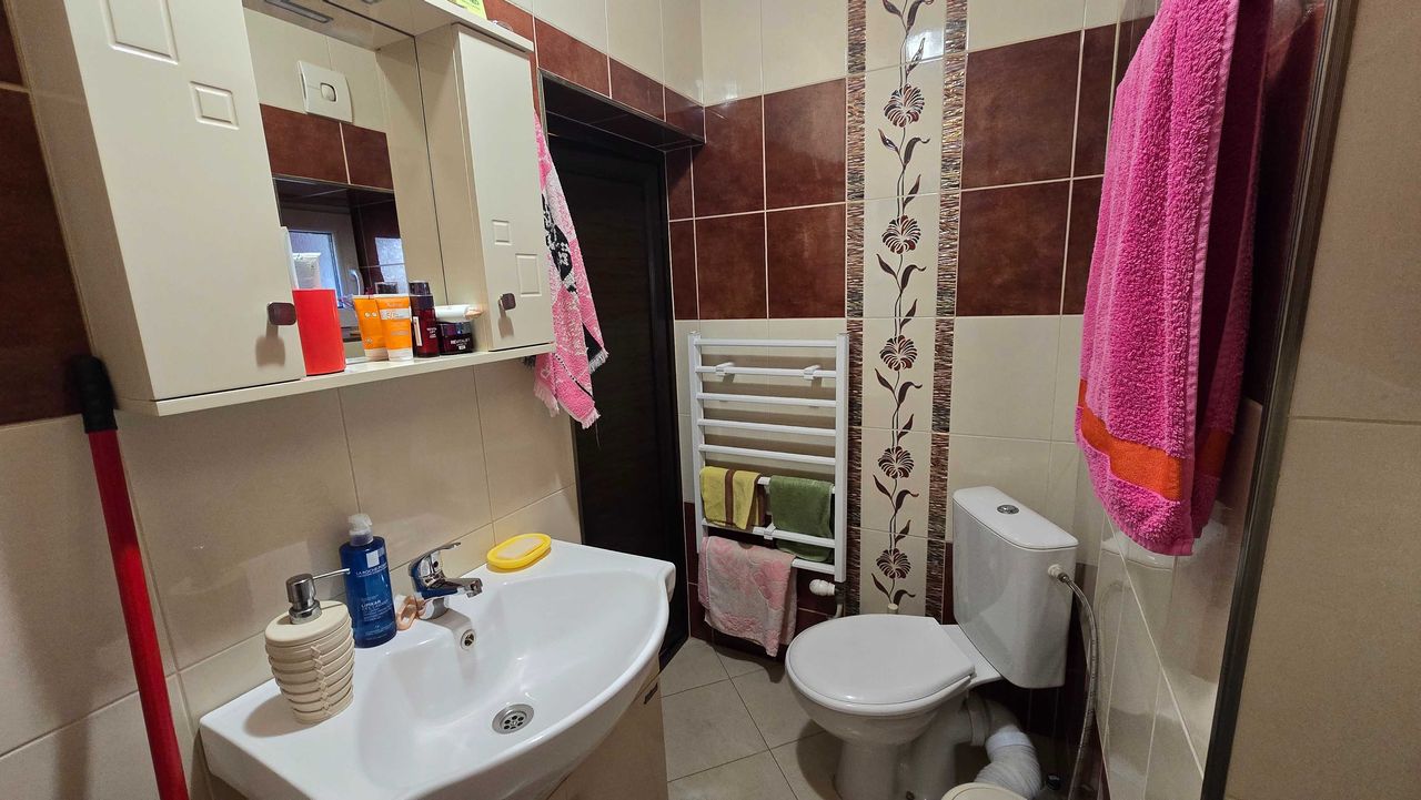 Продава се Тристаен апартамент в Перник, Център - 72 кв.м за 1389 €/кв.м - Снимка #3