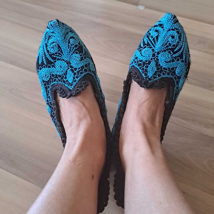 Бродирани родопски терлици