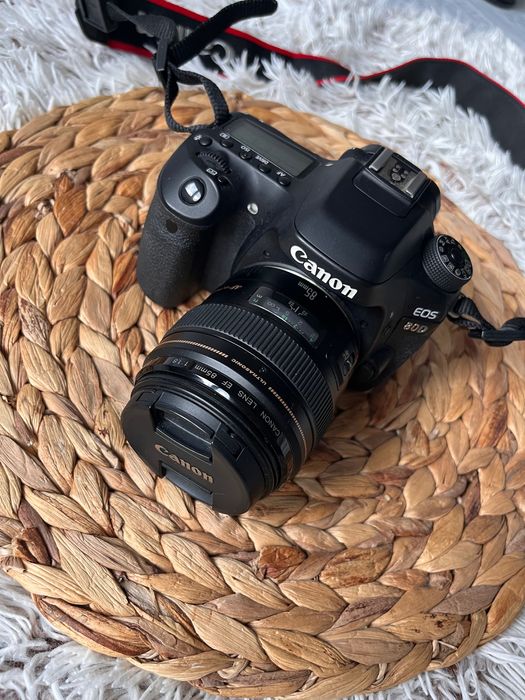 Canon EOS 80D + obiective 75–300mm & 85mm + Godox Blitz — stare bună