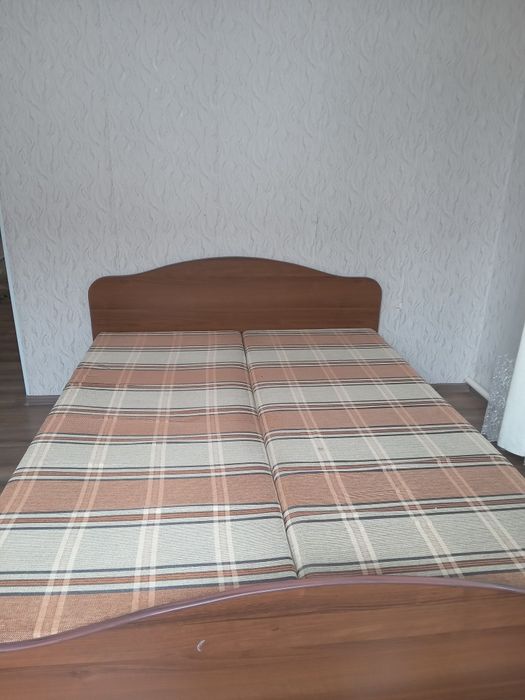 Двуспальная кровать