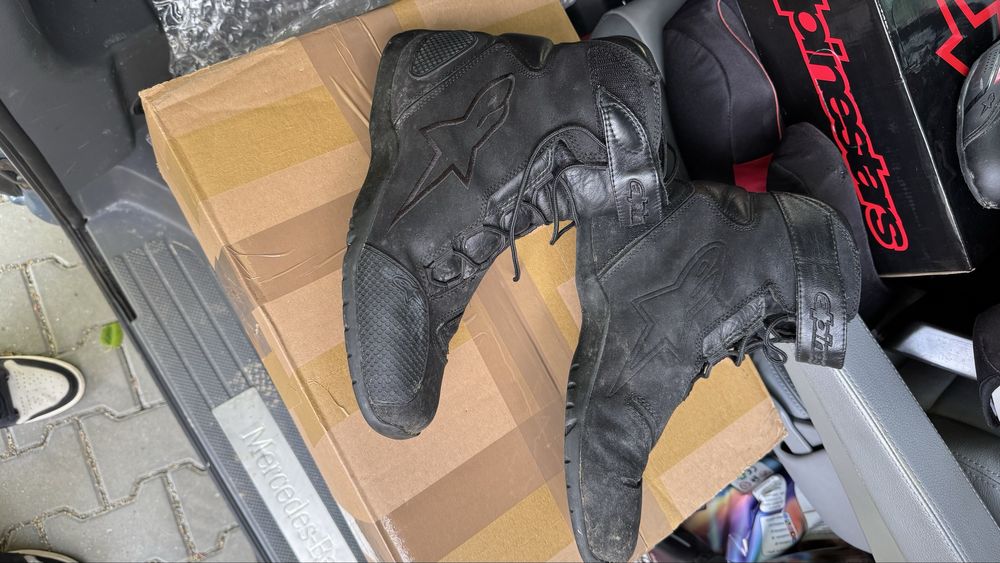 Мото ботуши, боти и ръкавици Alpinestars