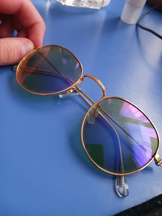 Vând ochelari de soare