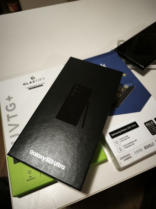 Vând Samsung S23 Ultra 256 GB
