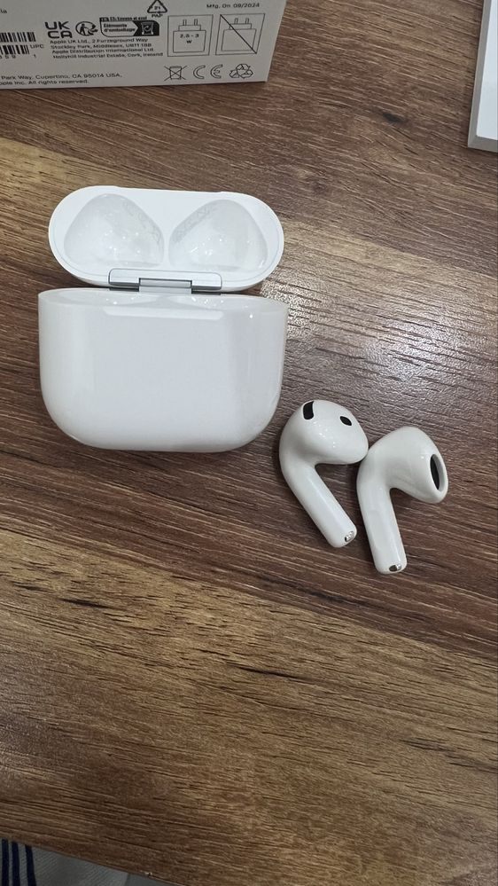 Слушалке Apple AirPods 4 (USB -C)