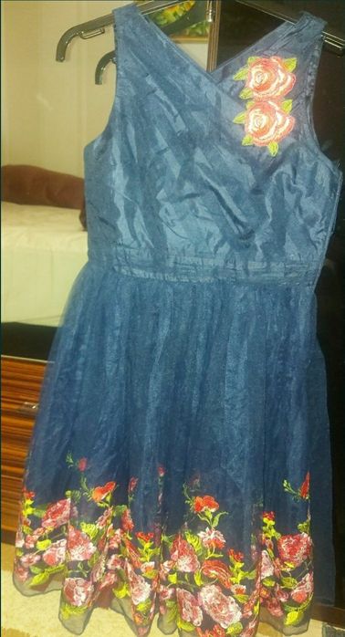 Продам качественное красивое новое платье для девочек