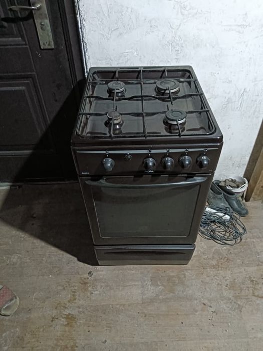 Продам газ плиту