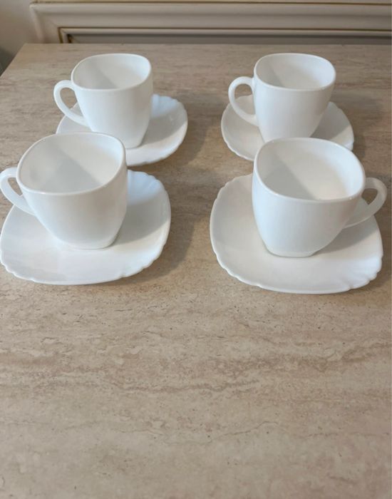 Set de 4 cesti de cafea cu farfurii