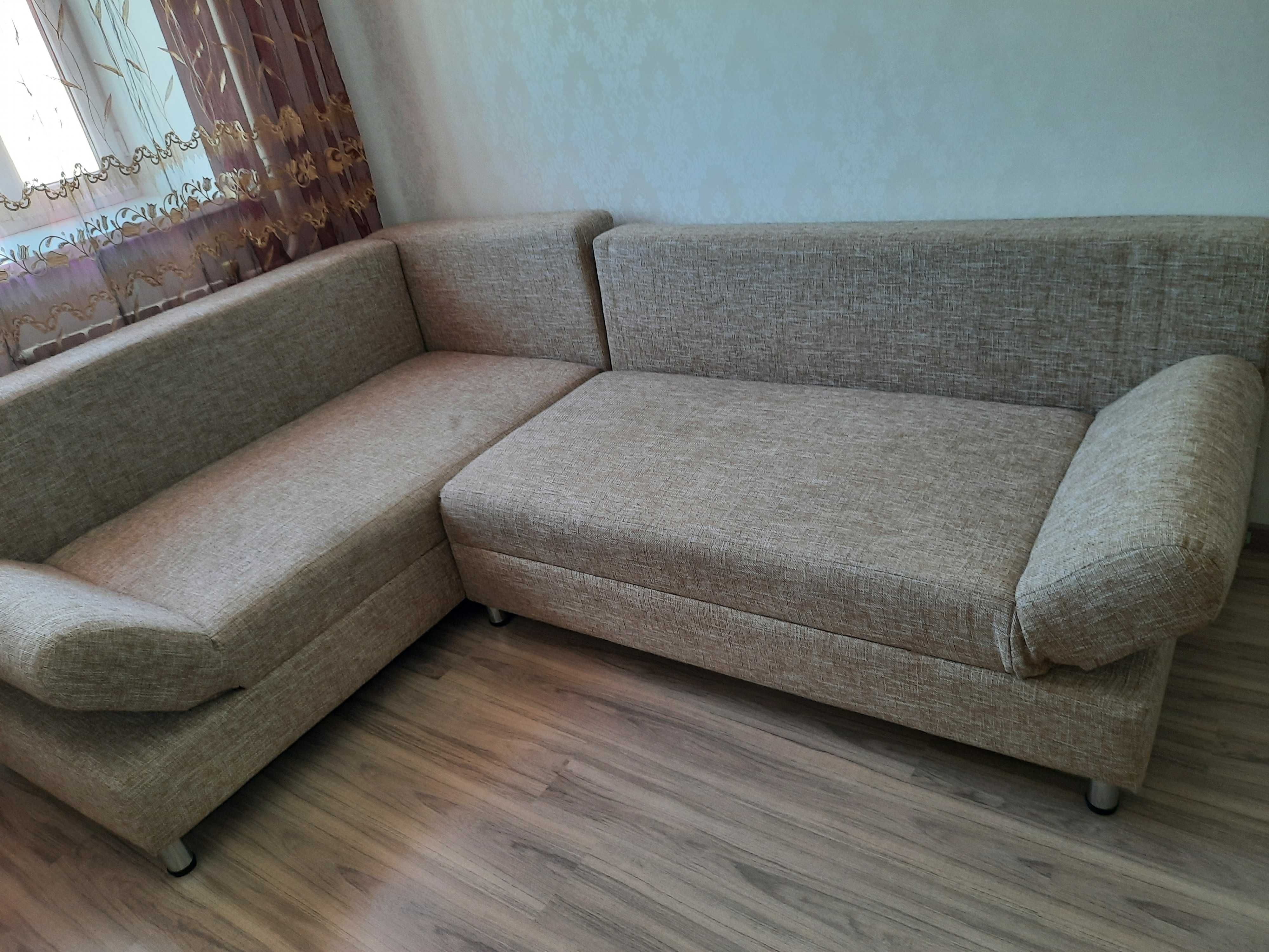 Продам раскладной диван размер большой