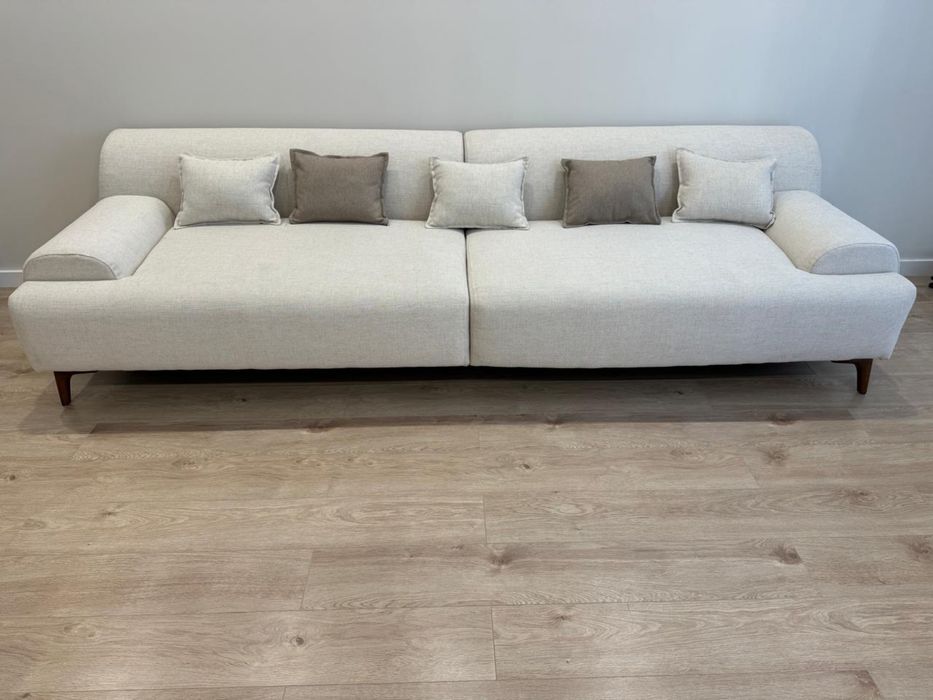 Диван продается в хорошем состояние с подушками длина -2,9 м