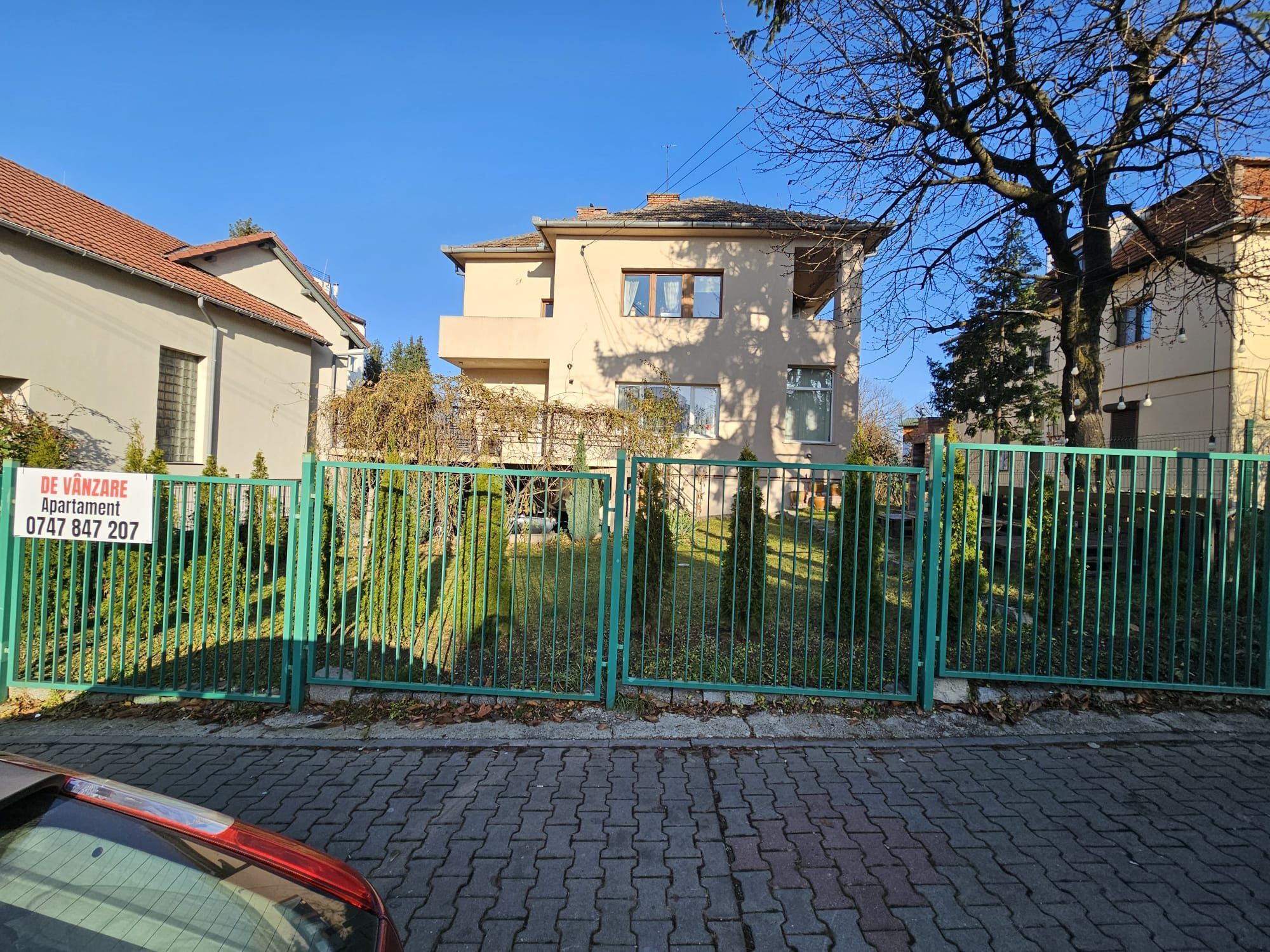 Vând apartament parter cu grădină, terasa, garaj, strada Republicii