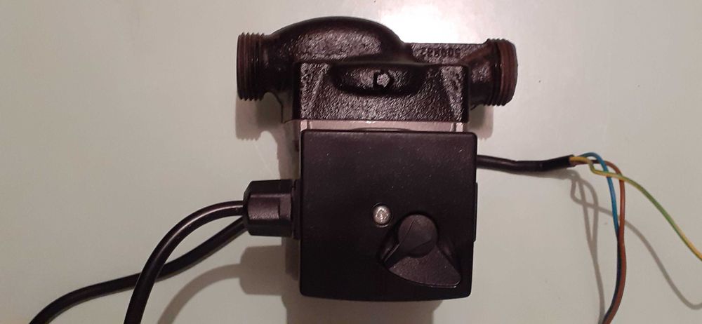 Pompa GRUNDFOS tip UPS 15-60 130 2,5µF GF SHB – 1