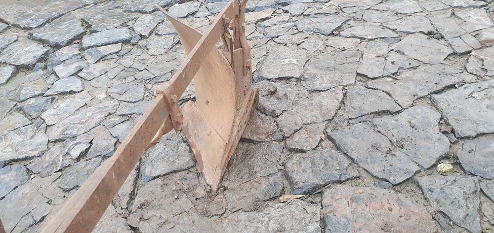 Vând plug pentru cal