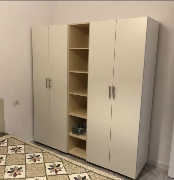 Vând set de dulapuri încăpătoare