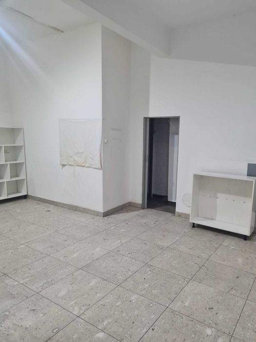 ÎNCHIRIEZ 2 spații comerciale!