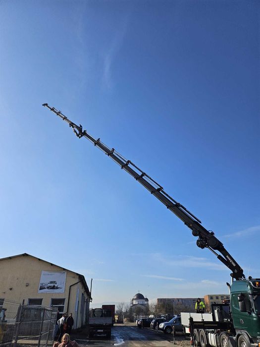 Camion cu Macara, transport utilaje, relocari utilaje industriale