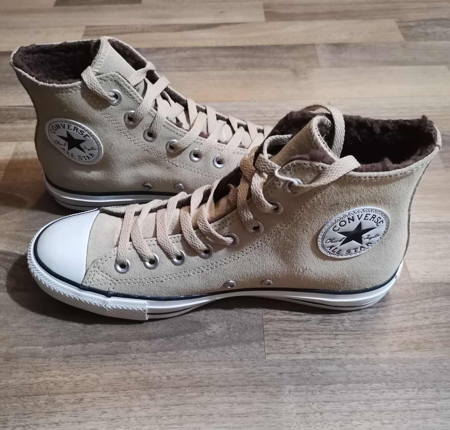 Vând urgent Converse Chuck Taylor All Star