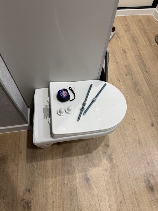 Унитаз продам подвесной