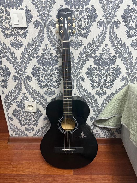 Гитара черная хорошии