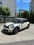 Mini ONE  1.6 Benzină/ 2012 cu două rânduri de jante de aluminiu.