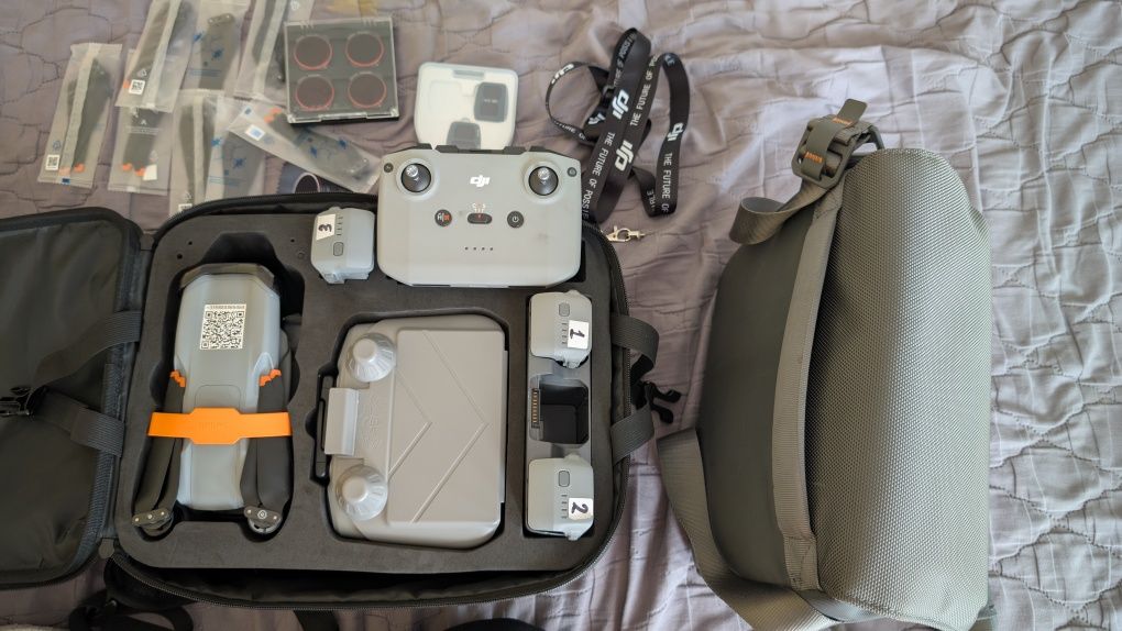 DJI Air 3 Fly More Combo - Като НОВ, с 2 контролера и аксесоари