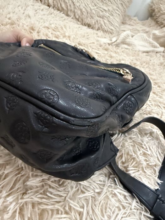 Дамска раница на Guess