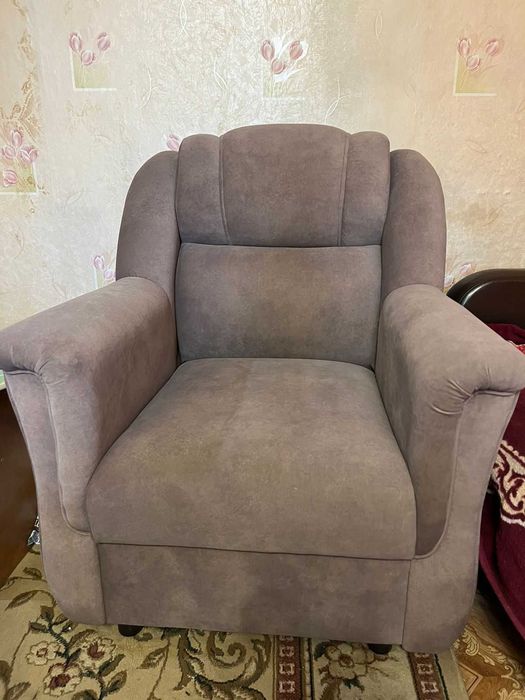 Кресло серое мягкое 2 шт.