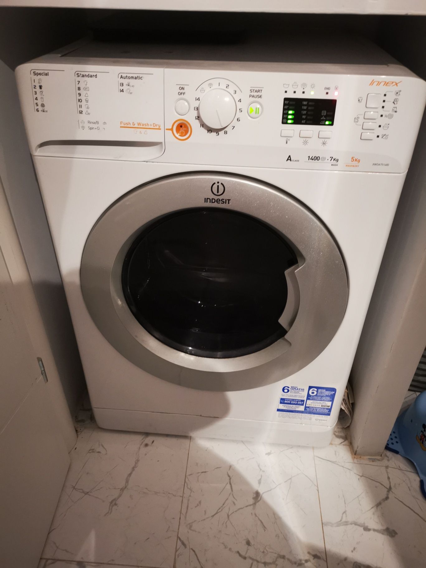 Mașina de spălat cu uscător INDESIT