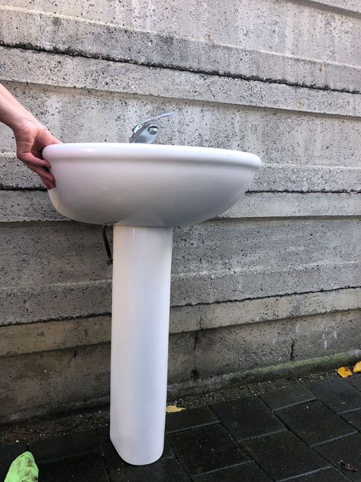 Vand obiecte sanitare (vas wc si lavoar )