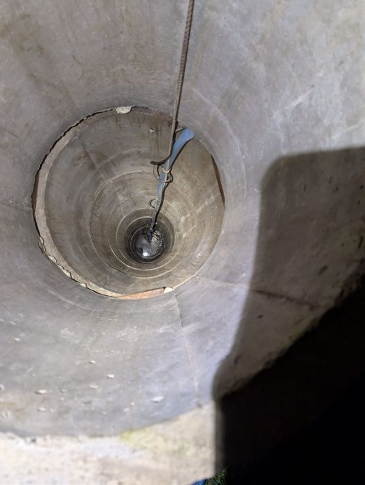 Executam fose septice drenaje canalizări cămine captare apa etc