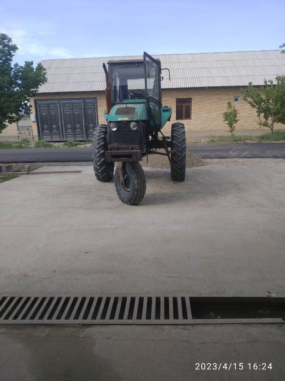 Traktor TTZ80 sotiladi